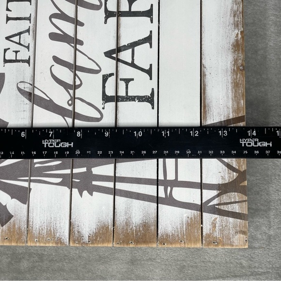 Sincere Surroundings "Faith Family Farm" Rustic Sign - Picture 9 of 10